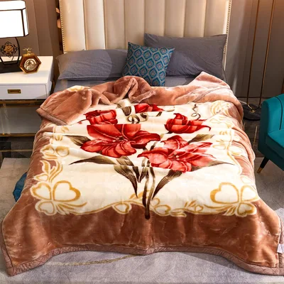 Red Roses Heart Pattern Blanket: Classic Floral Design for Romance