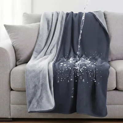 Water Splash Abstract Pattern Blanket features a realistic