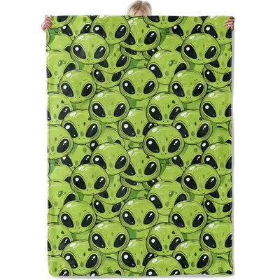 Little Green Men Blanket: Alien Pattern Green Throw