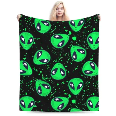Green Alien Heads Pattern Blanket for Sci-Fi Fans