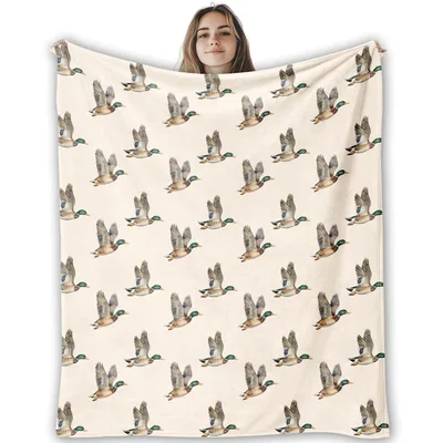 Flying Mallard Duck Pattern Blanket: Vintage Waterfowl Throw for Kids