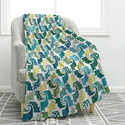 Abstract Cats Pattern Blanket: Geometric Feline Quilt Design