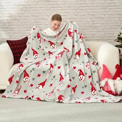 Valentine Gnome Blanket: Cozy Heart-Themed Gnomes for Romance