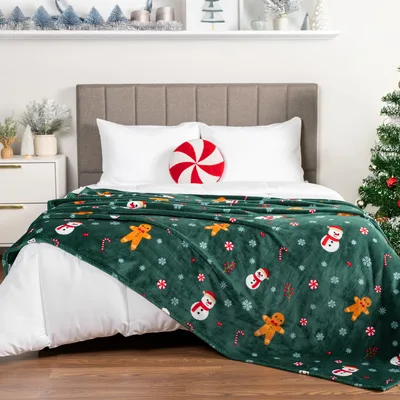 Gingerbread Men Christmas Pattern Blanket: Festive Holiday Design