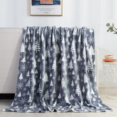 Christmas Trees Pattern Blanket: Cozy Winter Silhouettes for Your Home