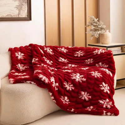 Red Snowflake Faux Fur Blanket: Cozy Holiday Design for Winter