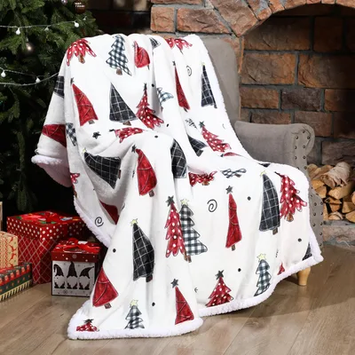 Christmas Trees Pattern Blanket: Red and Plaid Holiday Design