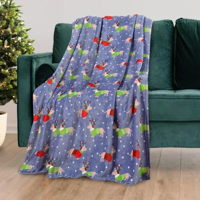 Dogs in Christmas Sweaters Blanket: Festive Dachshund Print