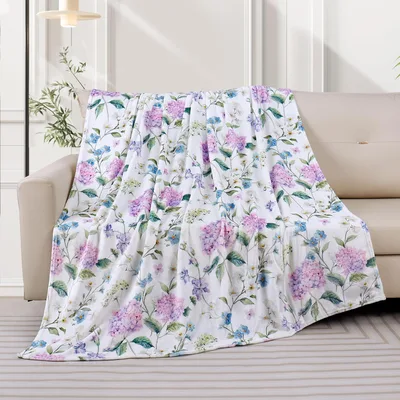 Hydrangea Floral Blanket for Cozy Days on the Couch