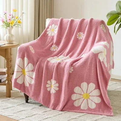 White Daisies on Pink Blanket: Cozy Floral Daisy Throw