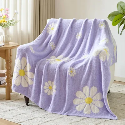 Daisy Flowers Pattern Blanket: Soft Lavender Floral Throw