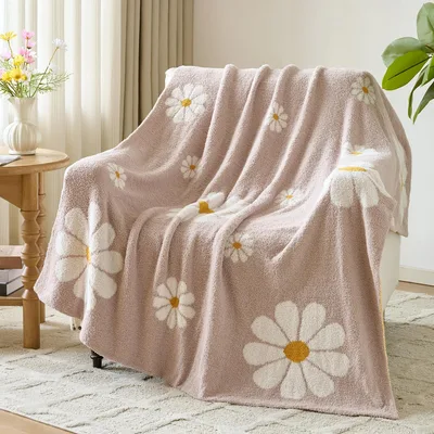 Daisy Flowers Pattern Blanket No. 2: Soft Floral Throw for Cozy Days