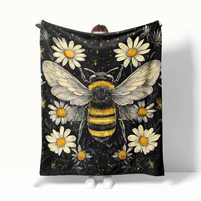 Bee with Daisies Blanket: Vintage Bee and Daisy Art Design