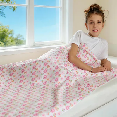 Cute Owl and Pink Blanket: Owl and Elephant Pattern for Kids