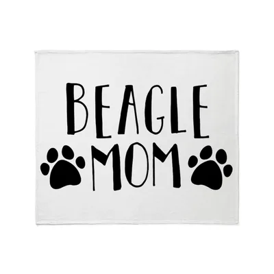 Beagle Mom with Paw Blanket: Bold Text and Prints for Dog Lovers