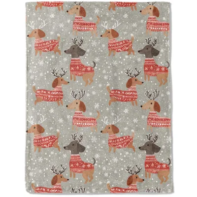 Festive Holiday Dachshund Pattern Blanket: Reindeer Sweater Design