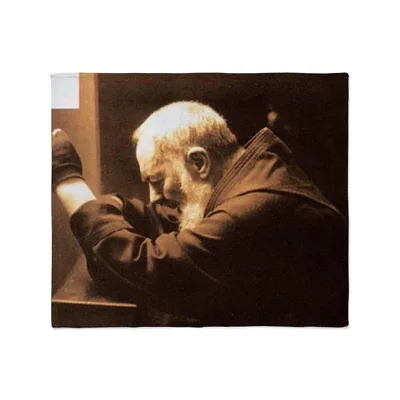 Padre Pio Praying Portrait Blanket: Serene Religious Art for Devotion
