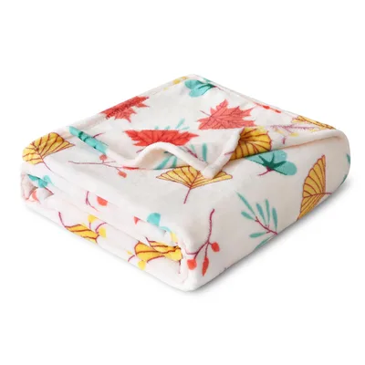 Autumn Leaves Pattern Blanket: Cozy Fall Fleece Design