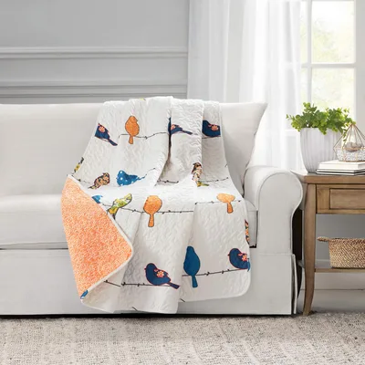 Farmhouse Birds Pattern Blanket: A quilted throw