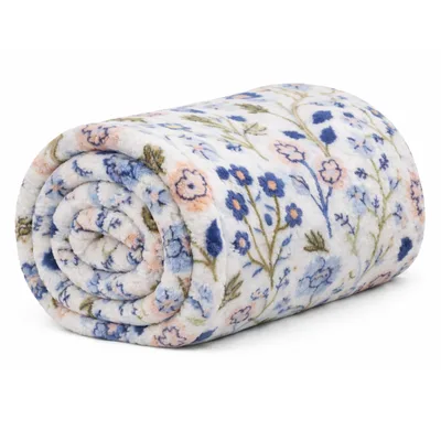 Blue Floral Pattern Blanket: A Soft Garden Print for Cozy Living