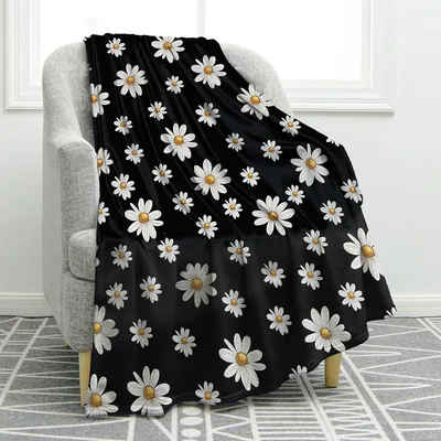 White Daisies Floral Pattern Blanket with High-Contrast Daisy Print