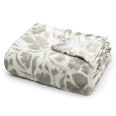 Gray Floral Leaf Pattern Blanket: Soft Nature Print for Cozy Spaces