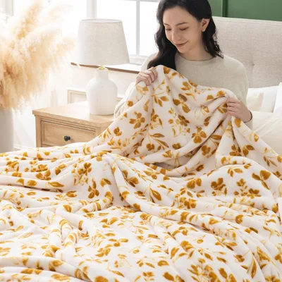 Golden Buttercup Floral Pattern Blanket: Warm Golden Floral Design