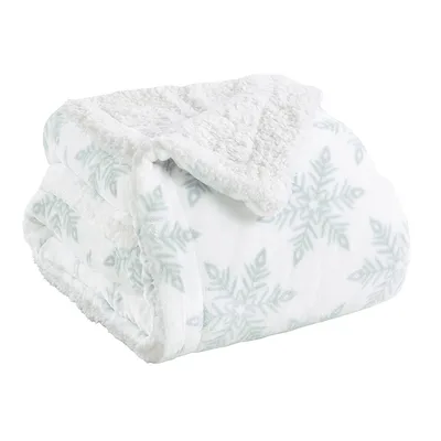 Green Leaf Pattern Blanket: Pale Blue Snowflake Design for Cozy Nights