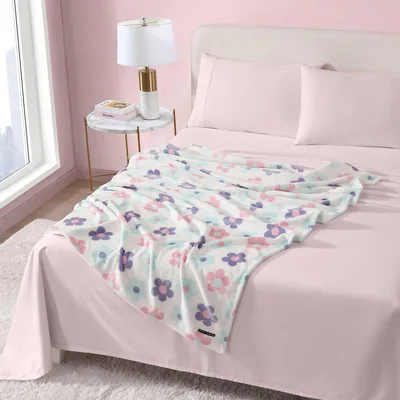 Pastel Floral Pattern Blanket for a Soft Garden Vibe on Your Couch