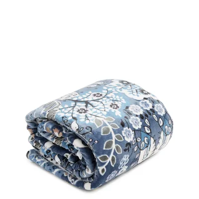Blue Floral Branch Pattern Blanket: Cozy Nature Print for Relaxation