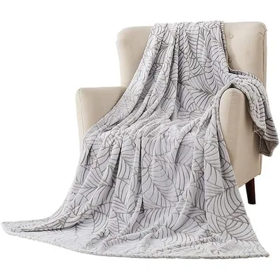 Leaf Print Pattern Blanket: Nature-Inspired Design for Cozy Spaces