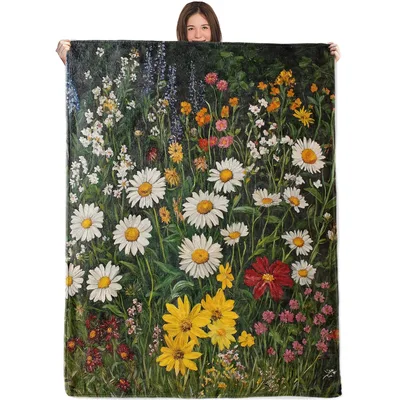 Wildflower Meadow Daisies Blanket features a dense