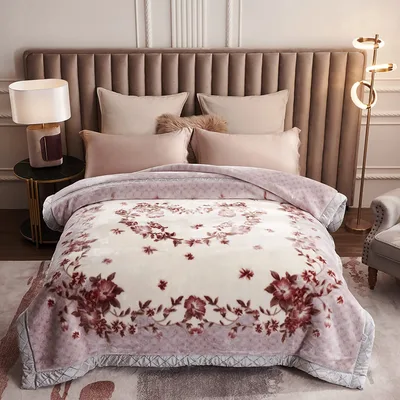 Pink Rose Floral Mink Blanket: Vintage Floral Print for Cozy Bedrooms