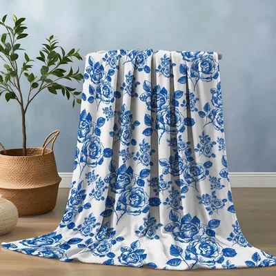 Blue Chinoiserie Floral Pattern Blanket: Classic Blue Roses on White