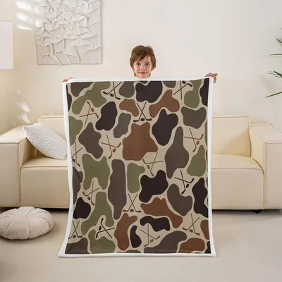Camo Golf Clubs Pattern Blanket: Camouflage Throw with Crossed Clubs