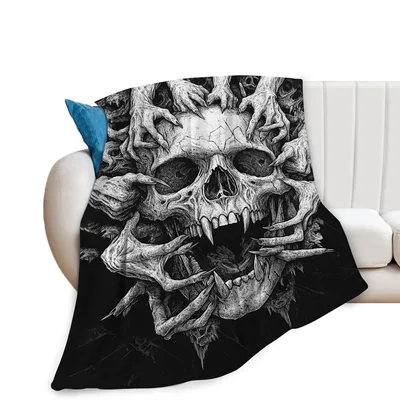 Skull Gothic Horror Blanket: Dark Skull Art for Spooky Bedrooms