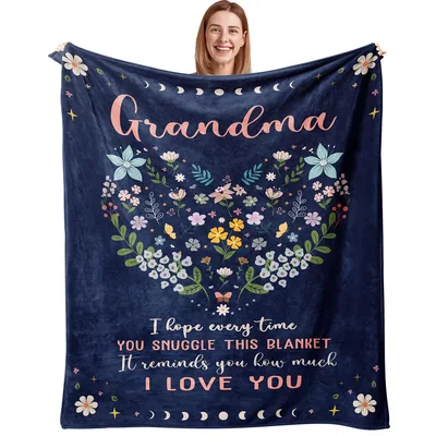 Grandma Floral Heart Blanket: A Floral Heart Design with Love Message