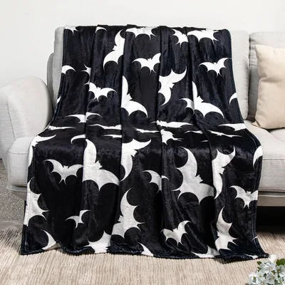 Black and White Bats Blanket: Gothic Silhouette Throw for Halloween