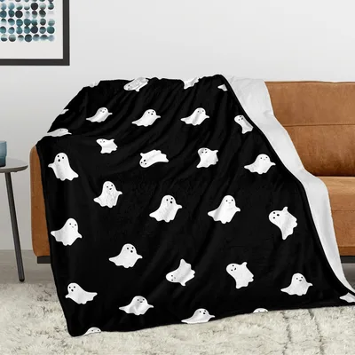 Cute Ghost Pattern Halloween Blanket for Cozy Seasonal Vibes