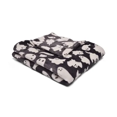 White Ghosts Halloween Pattern Blanket: Spooky Cute Design