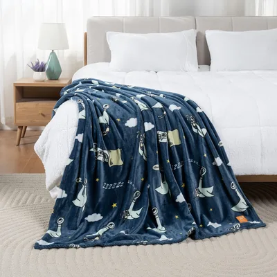 Night Sky Bird Pattern Blanket: Pigeon Flying Through Stars