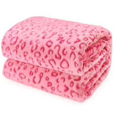 Pink Animal Print Blanket: Bold Leopard Pattern for Retro Style