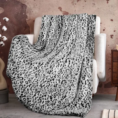 Snow Leopard Print Blanket: Bold Animal Pattern for Retro Style Lovers