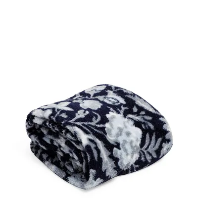 Frosted Lace Pattern Blanket: Navy Floral Fleece Throw for Cozy Nights