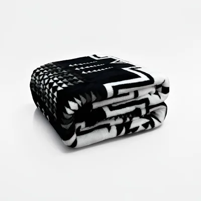 Black and White Maze Blanket: Geometric Pattern Throw