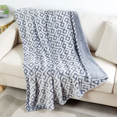 Geometric Key Pattern Blanket: Retro Diamond Design for Modern Living