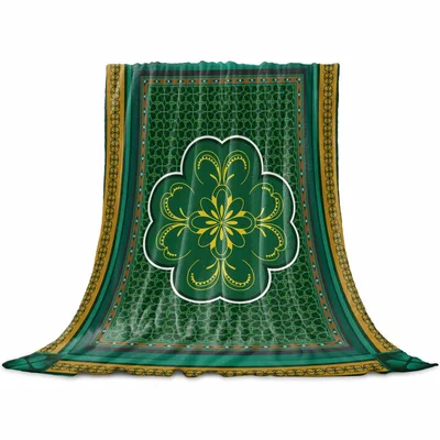 Irish Shamrock St Patrick's Blanket: Retro Celtic Clover Design