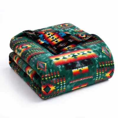Green Aztec Southwestern Pattern Blanket: Vibrant Geometric Design